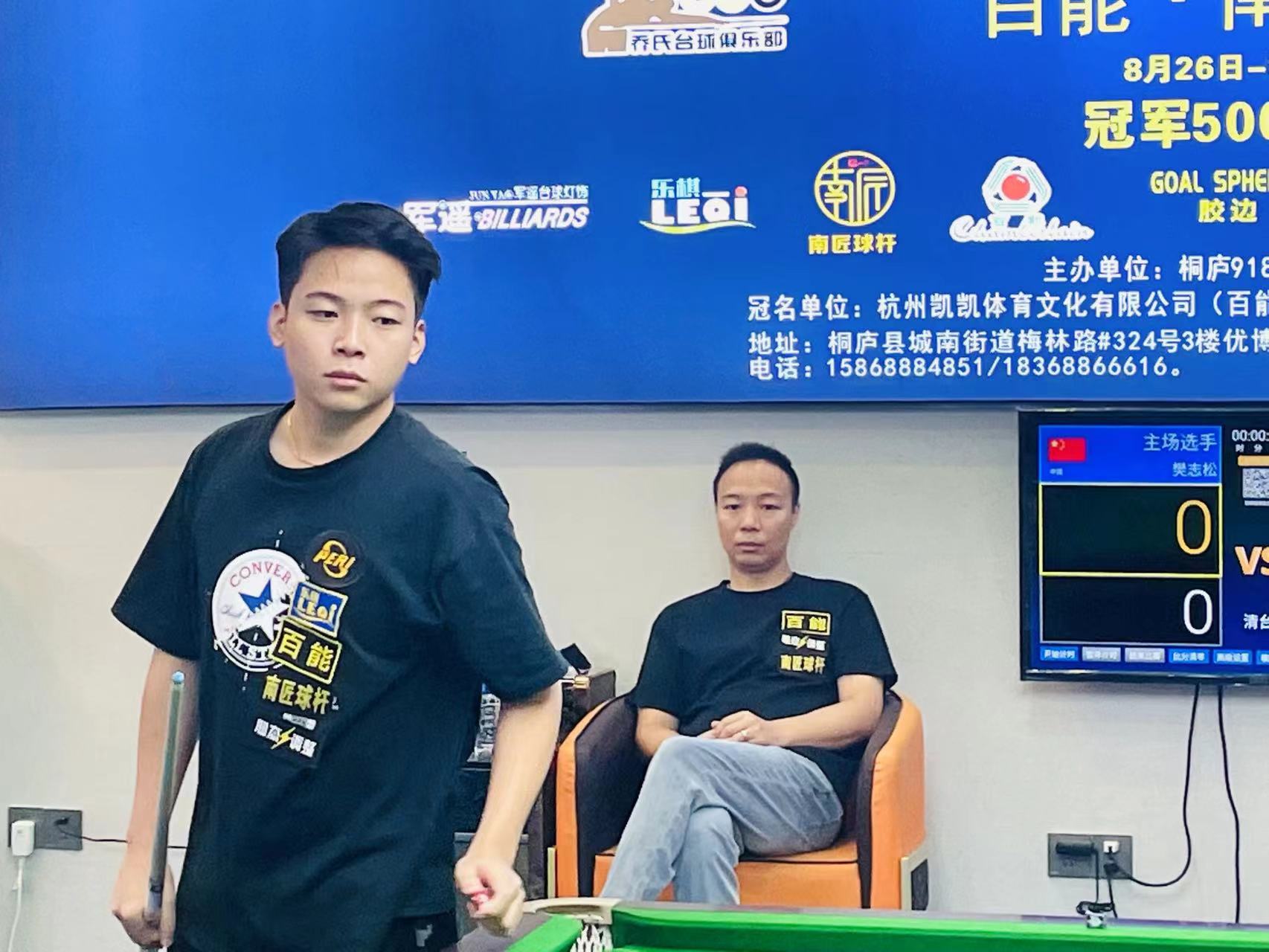 前者在球场 前者在球场